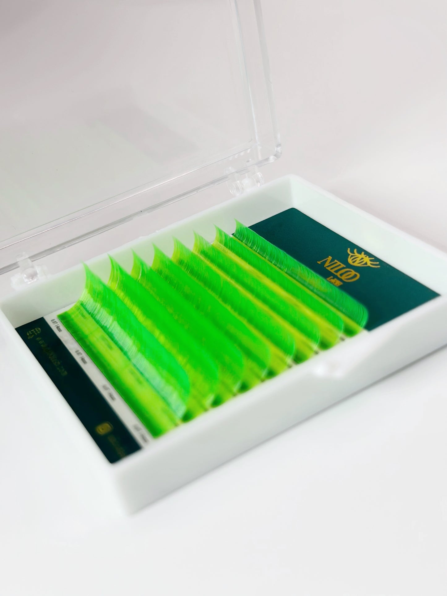 NILOO PREMIUM NEON COLORED EYELASH EXTENSIONS 8 LINES MIX 7MM-14MM 0.07